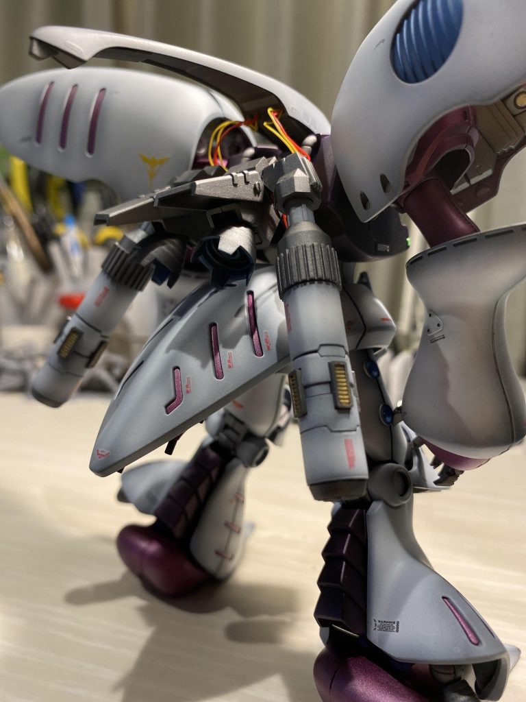 背部にプロペラントタンク追加、ファンネルユニットを腰部に移設。どちらも可動はできる様に加工して取り付けてみました🐤