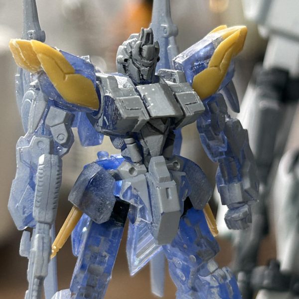 久々にアーティファクトを弄りました。肩のパーツはスクラッチは面倒なのでジャンク品を漁ってそれっぽくしました。脛を長くしたいなぁと思ってますが、面倒だしこのままいくかもしれない…どうしようかなぁ😓まぁ息抜き制作なのでそこそこに仕上げます。ステイメンは細かい所をちょこちょこやってます。手足伸ばしたらビームライフルが小さく感じて、ヤベッってなってます😂（2枚目）