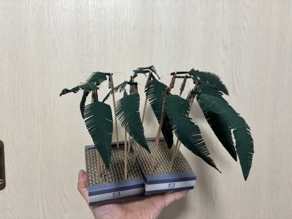 この葉っぱを作る作業が本気でしんどかった…