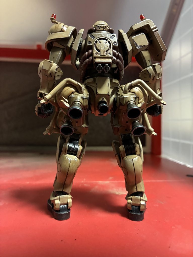 バーニアはウェザリングマスターで青焼けを再現したかったのですが、カメラ越しだとだいぶ薄味ですね。内部は塗り分けも考えたのですが、意外と現実のバーニアって運用時点では内部の色分けカバーが無いんでそれを言い訳にします。