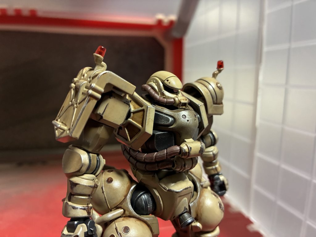 作品に限らず、ザクはどんな色、どんな表現方法でもある程度様になるのですごいです。機会があればこの型のザクで別のアプローチも試してみたいですね。