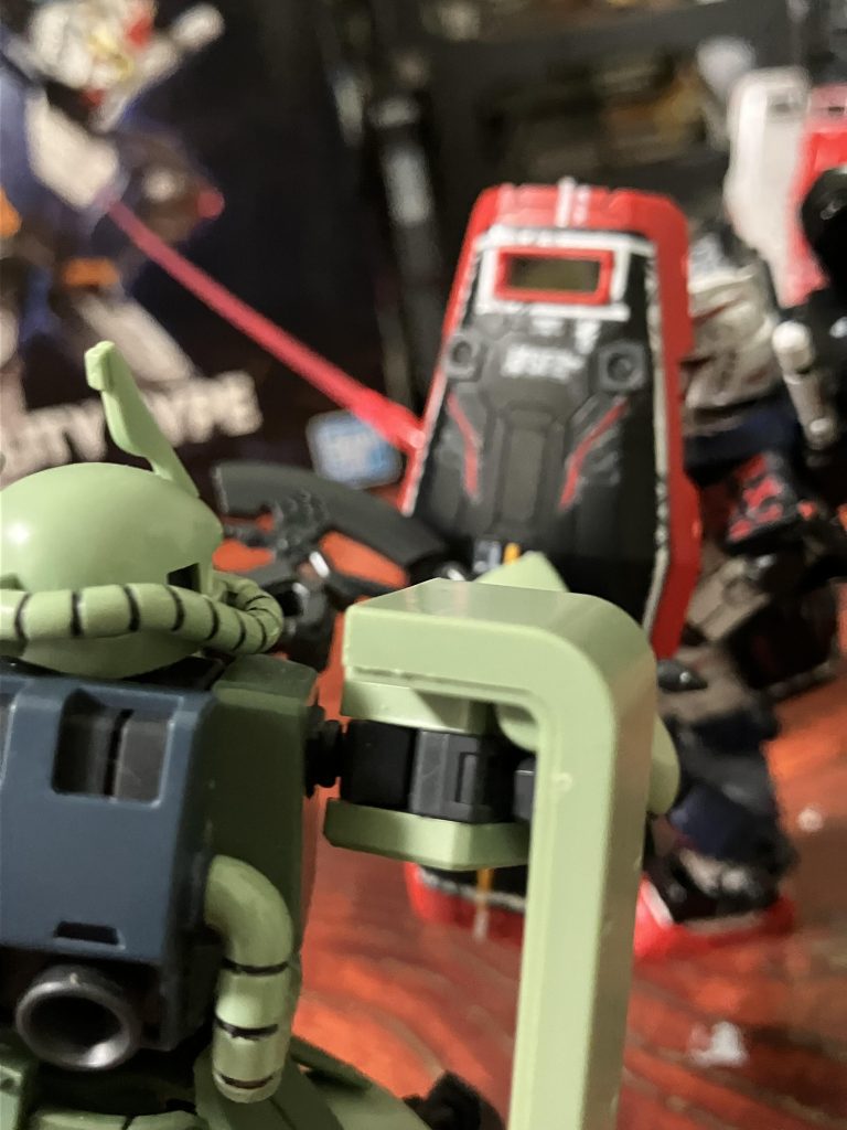 ザク「まっ、マズイ!」ガンダム「なーんてね!」ググググ(ガンダムがザクを馬力で押し倒そうとする音)次回最終決戦
