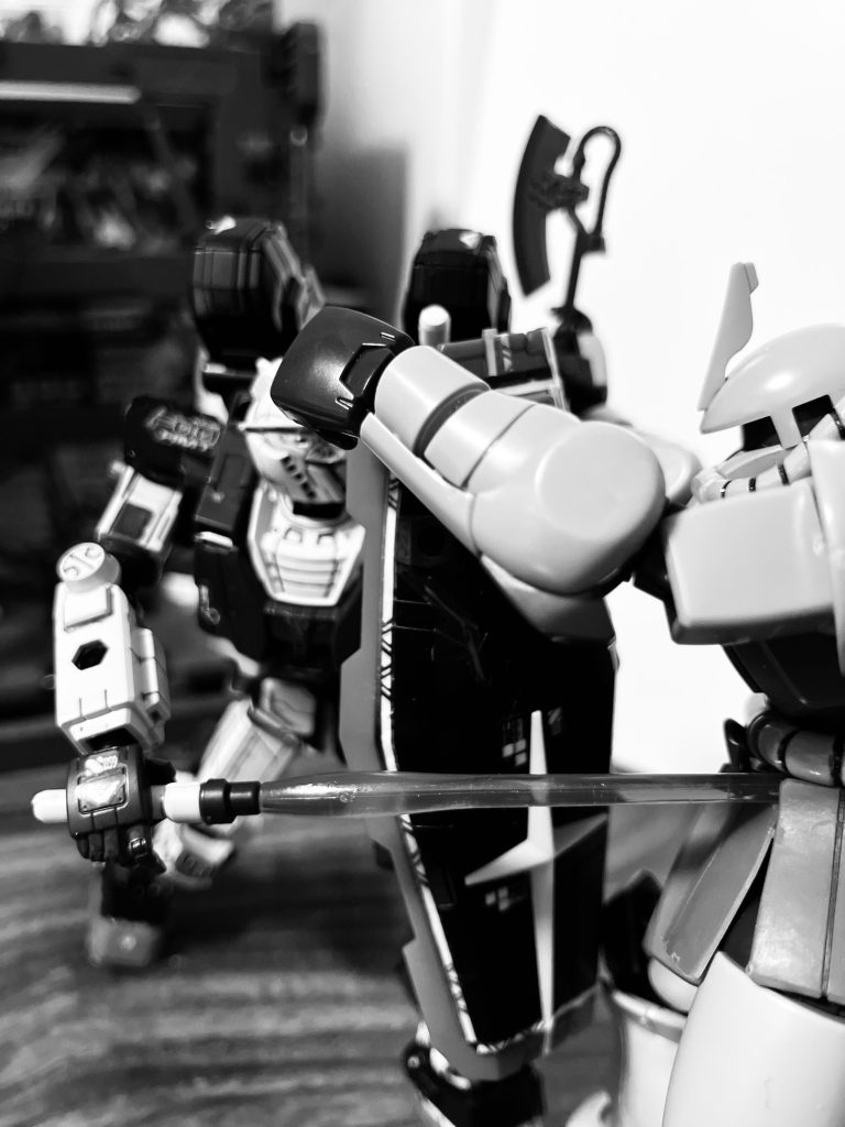 グサァ!ザク「ウワァァァァァァ!!!」ガンダム「〇ね!ジオン軍が!!」