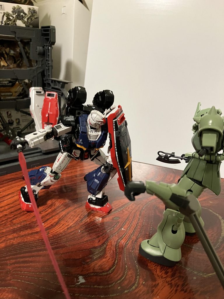 ガンダム「どうせ誘爆するかもしれんしなさっさと離れよう」ズバァァァン(腕ごと切り落とす)