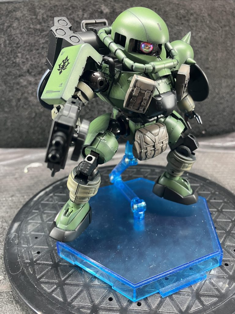 ザクマシンガンⅡです砲門を2ヶにした事で発射レートは高いですがザクマシンガンのドラムマガジンを流用しているので、弾切れが非常に早いです