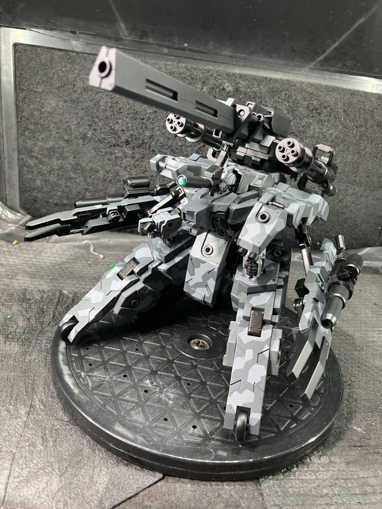 さらにタンクモードになる事で、機体が安定し超長距離射撃が可能となりますキャノンを最大出力で発射可能な形態です