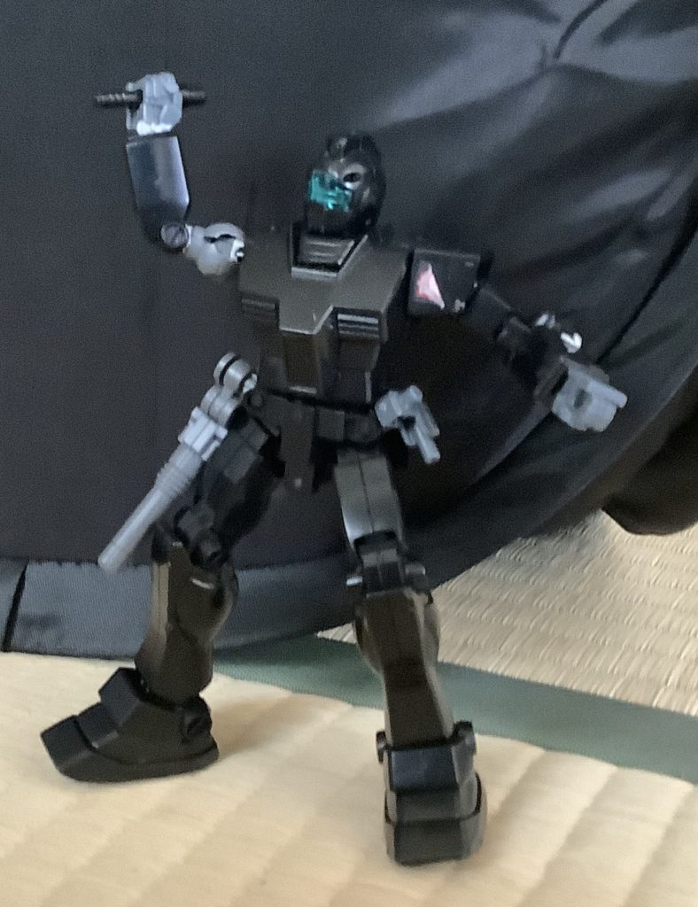 ビームサーベルを投げてバルカンで手榴弾みたいに使えます。