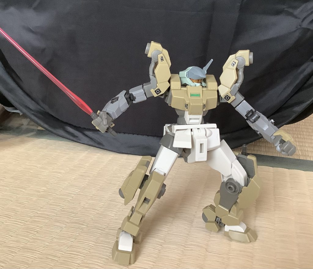 バックパックは取り外しが可能なんで第2形態を作ることが可能。(単にバックパック外しただけ)