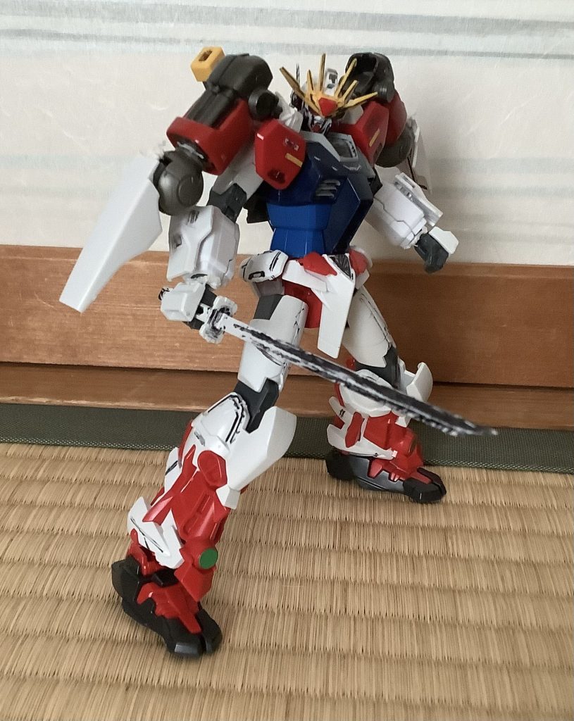 戦国ガンダムと同じく刀を装備。