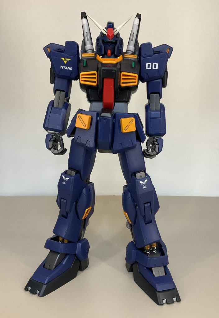 ヘッドパーツは、マークIIのヘルメットに試作１号機のマスクとアンテナを使用し、ピンバイスで開けた穴にバルカンを埋め込みました。