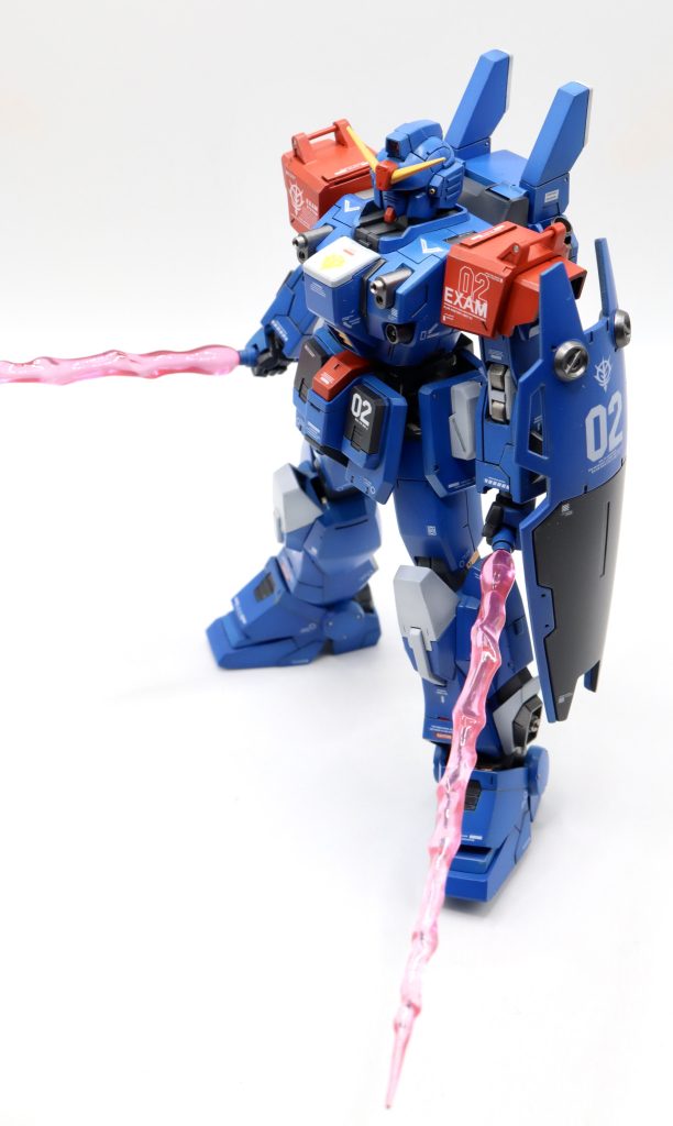 胸や膝の▽マークはオミットしましたビームサーベルはビルダーズパーツのものを使ってます(グラデーションに光沢コートをしてみましたが、なかなかいい感じ✨)