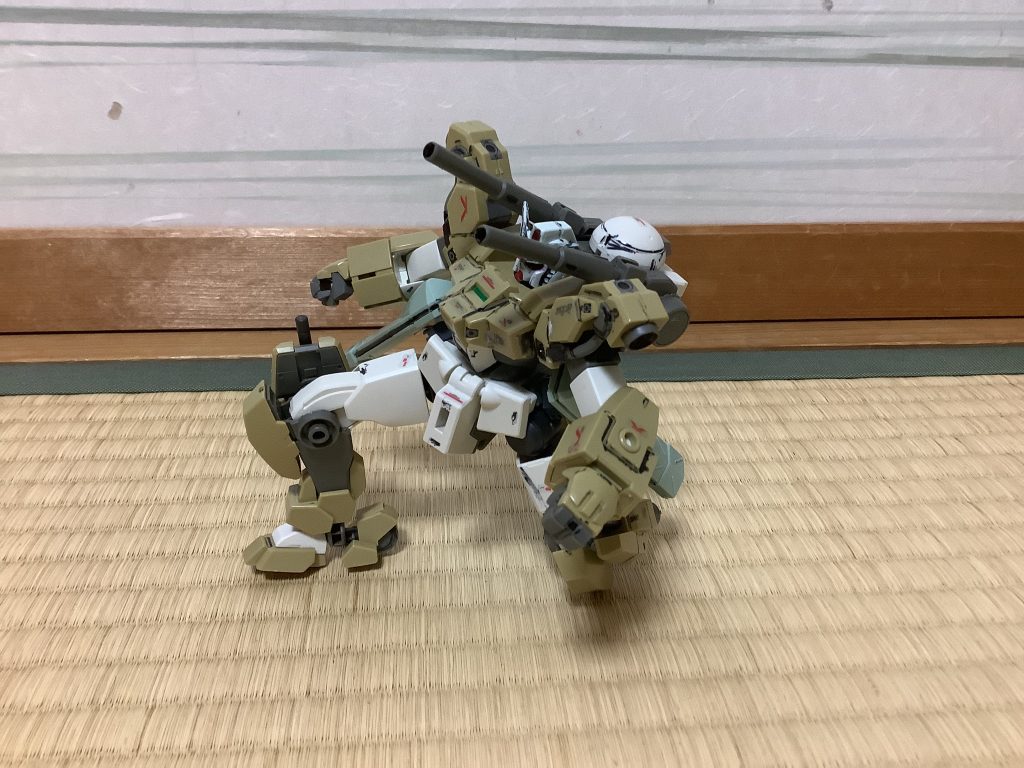 本機に搭載されているNT-Dは、ユニコーンのものとは違い機体強化用プログラムとして搭載。NT-D発動時に発射するビームキャノンは、通常の5倍の威力で砲撃が可能。