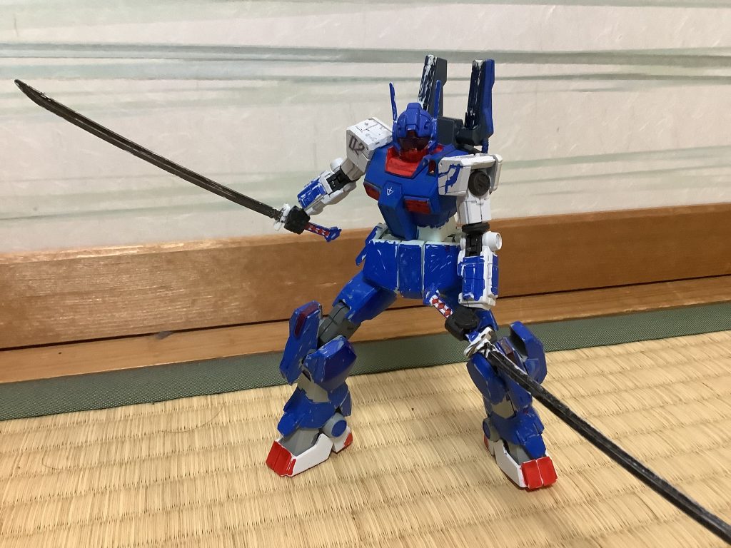 刀　菊一文字と白虎　二刀流でブルーディスティニー2号機にも対抗できる。