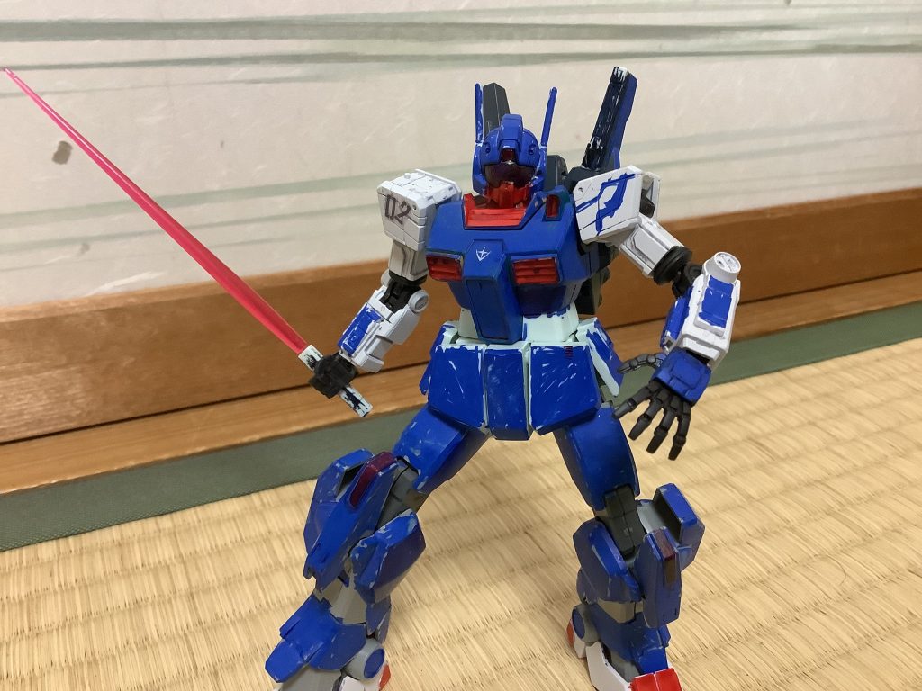 デニムもこいつがやったのだろう、シャアは思った。すぐさまビームサーベルで対抗。刀を破壊した。シャアは勝ちを確信していた。だが、赤い閃光がコックピットを貫いた。「ここで…終わるとは」そしてガンダムは爆散。ガンダムの鹵獲は防げたのである。その鹵獲を防いだ「青い落武者」は今だにわからない__