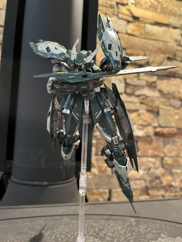 そしてお次は、ジュリアンソードを構えてポージング(っ ॑꒳ ॑c)鉄血は、ビーム武装がないのでその泥臭さがまたいいですよね(ˆ꜆ . ̫ . )