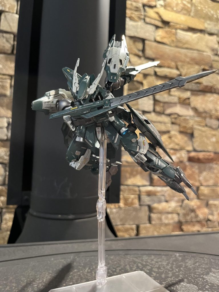 お次は形態を変えてポージング!!レギンレイズジュリアはどの形態もカッコいいですよね(,,> <,,)