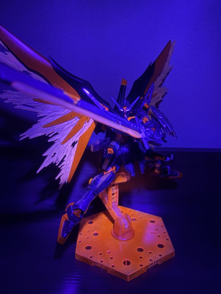赤い台座を使用したワンショット。赤い関節が光ってかなり劇中を再現できたんじゃないかなって思ってます。やっぱ台座が赤強すぎるんだよな… 
