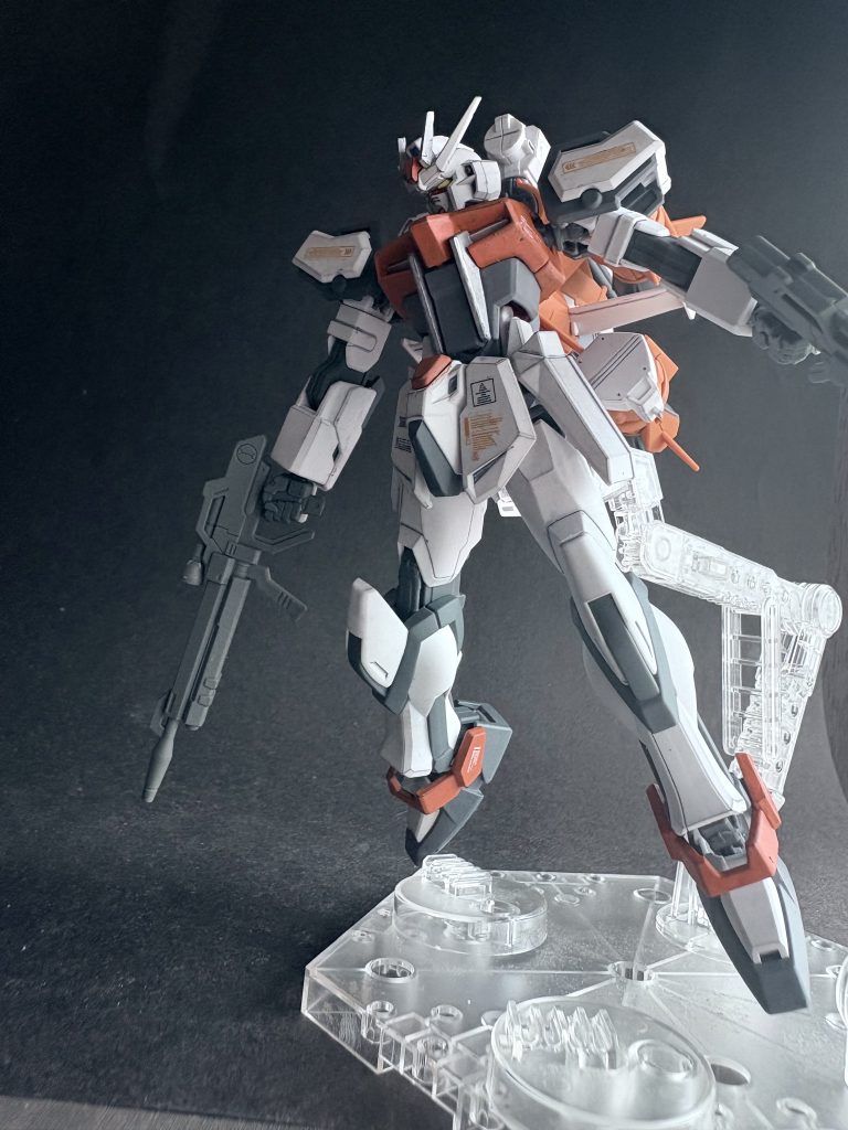 ライトパッケージ版なので盾がないため両手にビームライフル。「盾がないのに接敵したらどうするんですか⁉︎」「大丈夫、貴方もニュータイプでしょう」