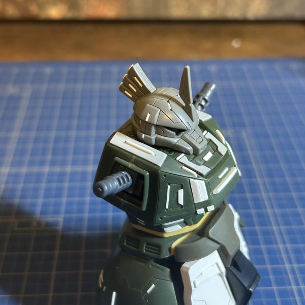 歳を重ねるたびに、徹夜制作が厳しくなってまいります。体力の衰えから、集中力の持続時間が短くなっています！現在、工作パートは、八割くらい終了。頭部と顔の形状変更、胴の延長、股関節の幅増し、フロントは、スカートタイプに変更。全体的にディテールの追加。後は、残り二割の制作と細かい修正にて塗装！（2枚目）