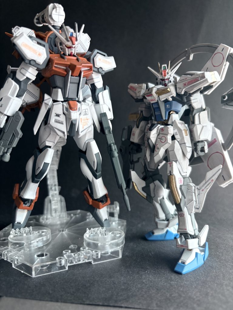 以前作ったビルドストライクエクシードギャラクシーと。やっぱストライクは背負い物が華だね。