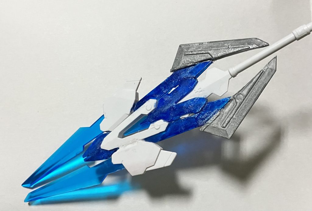 トランジェントのパルチザンを使用しているのでトランジェントのように遠距離から青のビームを発射できるパルチザンと違い変形無しなので発射までの時間が更に短い