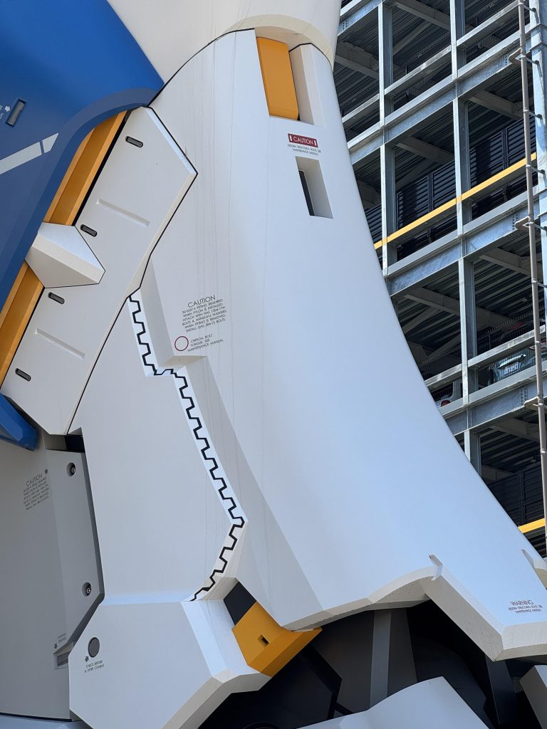 作品名：福岡ガンダム見てきました<p>等身大の大きさだと雨染みもあまり目立たないのですね</p>
