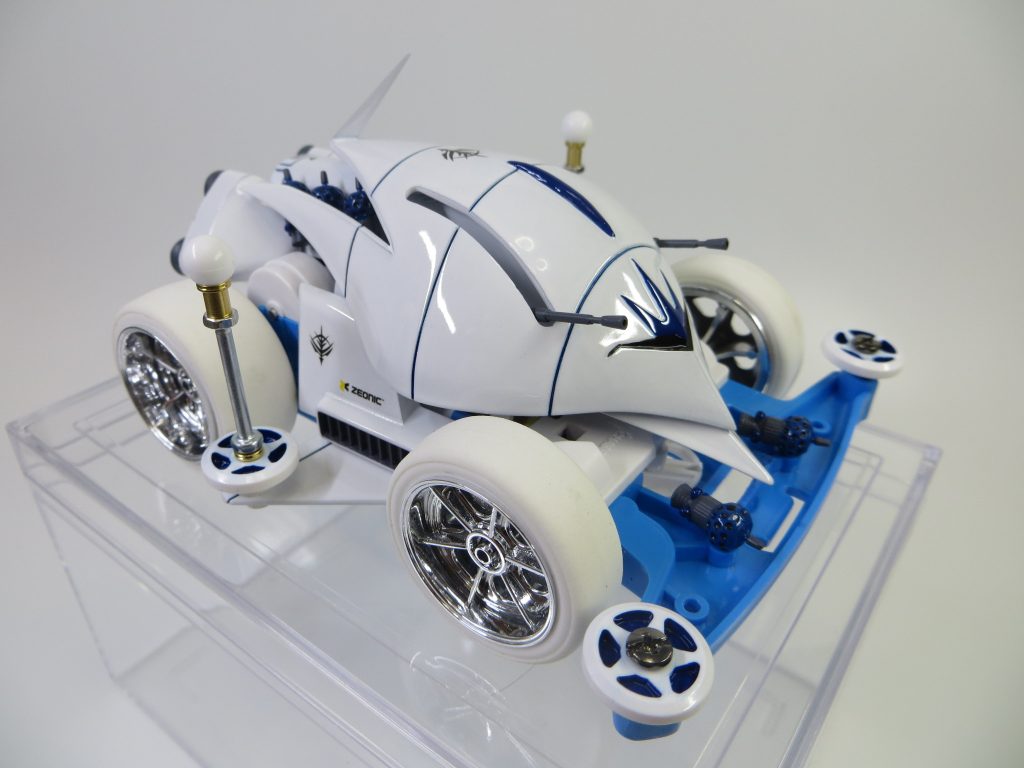 黒背景で撮影する前に撮った白背景。見づらいかと思いましたが、今見るとこれはこれでなかなか良いかも。