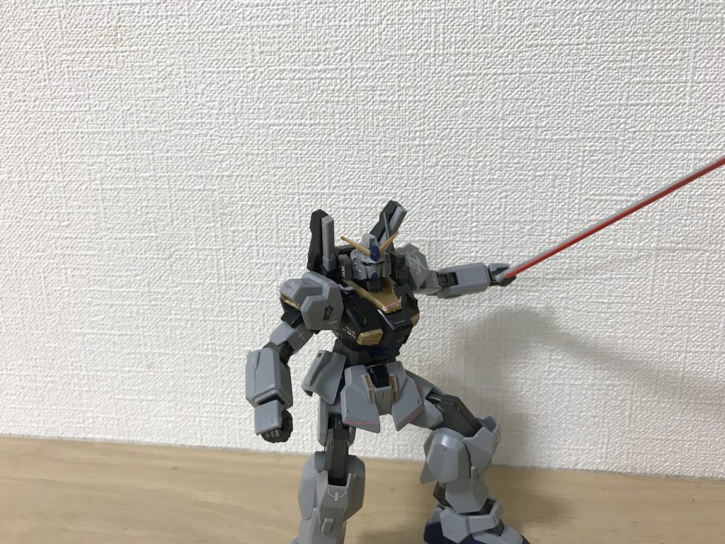 右上の剣はオリジナルです。ヴィダールの余ったランナーを削ったりして作りました♪