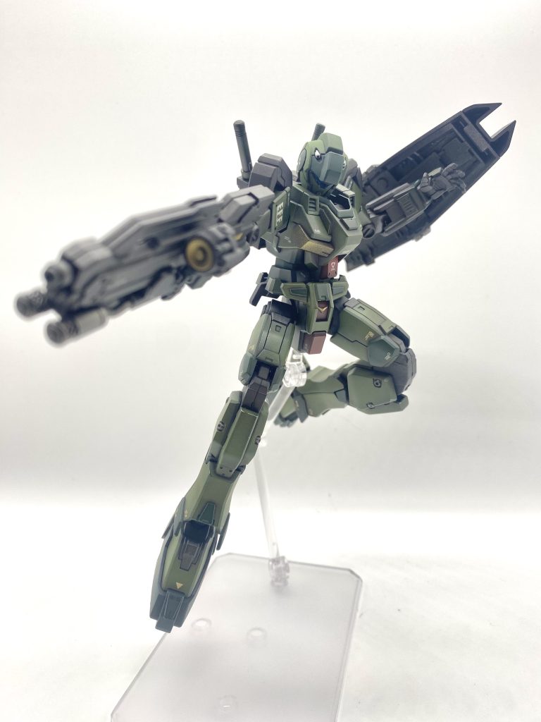 ジーライン本体でポージング!アーマー装着時とは違った躍動感を出してみました。冷静に見てみると、宇宙での戦闘ぽい感じですが… 細かい事は気にしない(gundam-kao10)