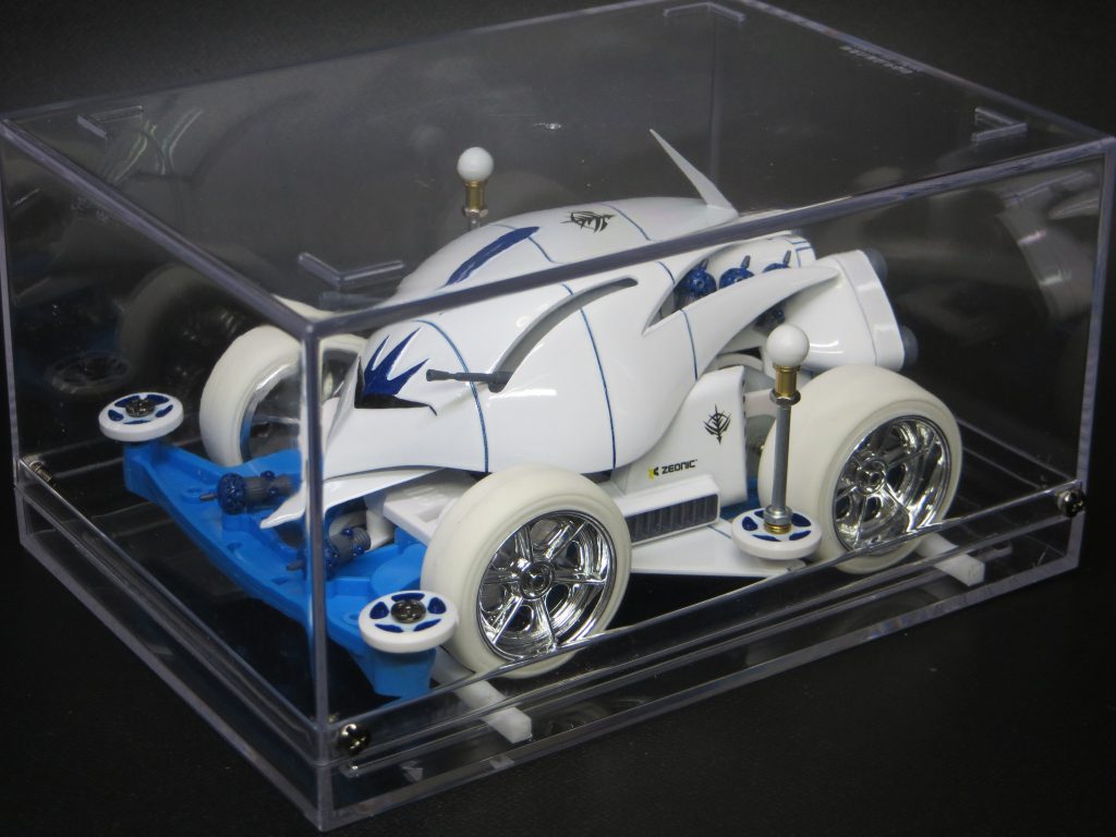 100均の「クリアボックスM」というケースを逆さにして収納してます。このケース、ぴったりです。気に入って大量に買いました(笑)