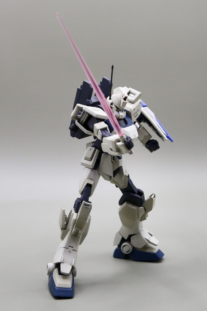 アクションポーズがなかなか決まらない…Youtuberの方々のようにビシッときまったポーズで撮影したいです… 今回は全体的にデカールも抑え目に作成しました。これまで貼るのが楽しくてペタペタ貼っていましたが、このくらいの量でも良いかも笑 EGストライクベースの改造をこれからも取り組んでいければと思っています。よろしければ、フォロー＆今後もあたたかく見守っていただければ幸いです！