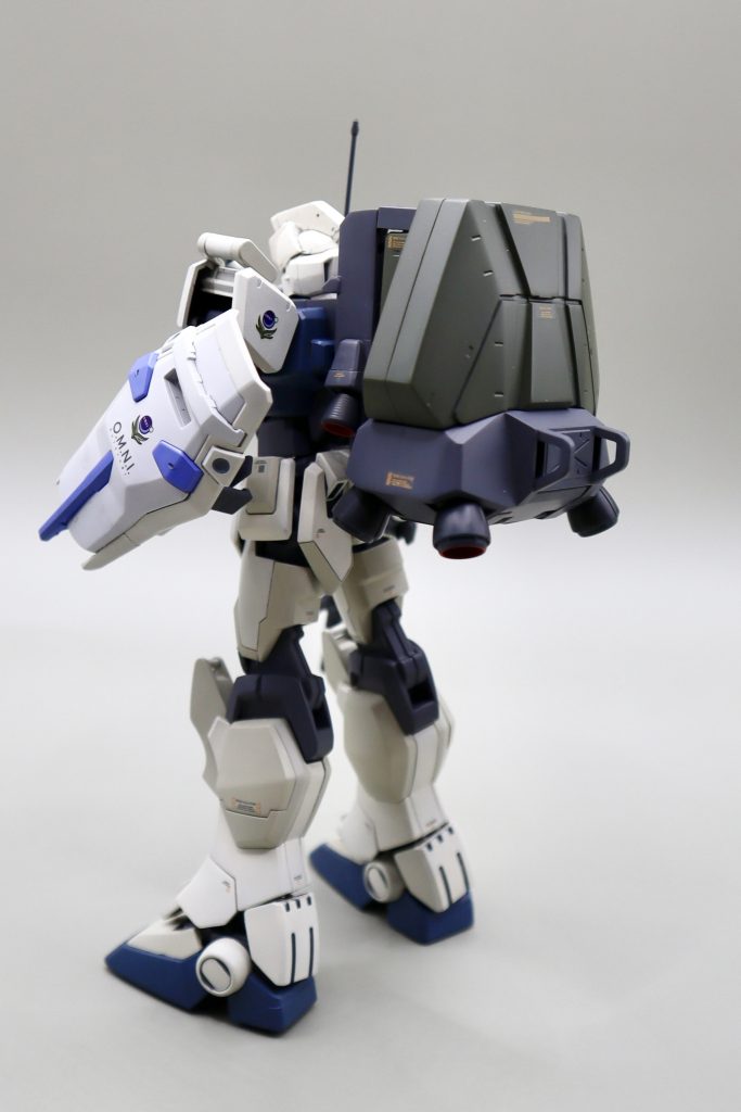 パラシュートパックを装備させれば、もうEZ-8の雰囲気を醸し出しますね。背中で語っています。  以下、ポージングを少しばかり