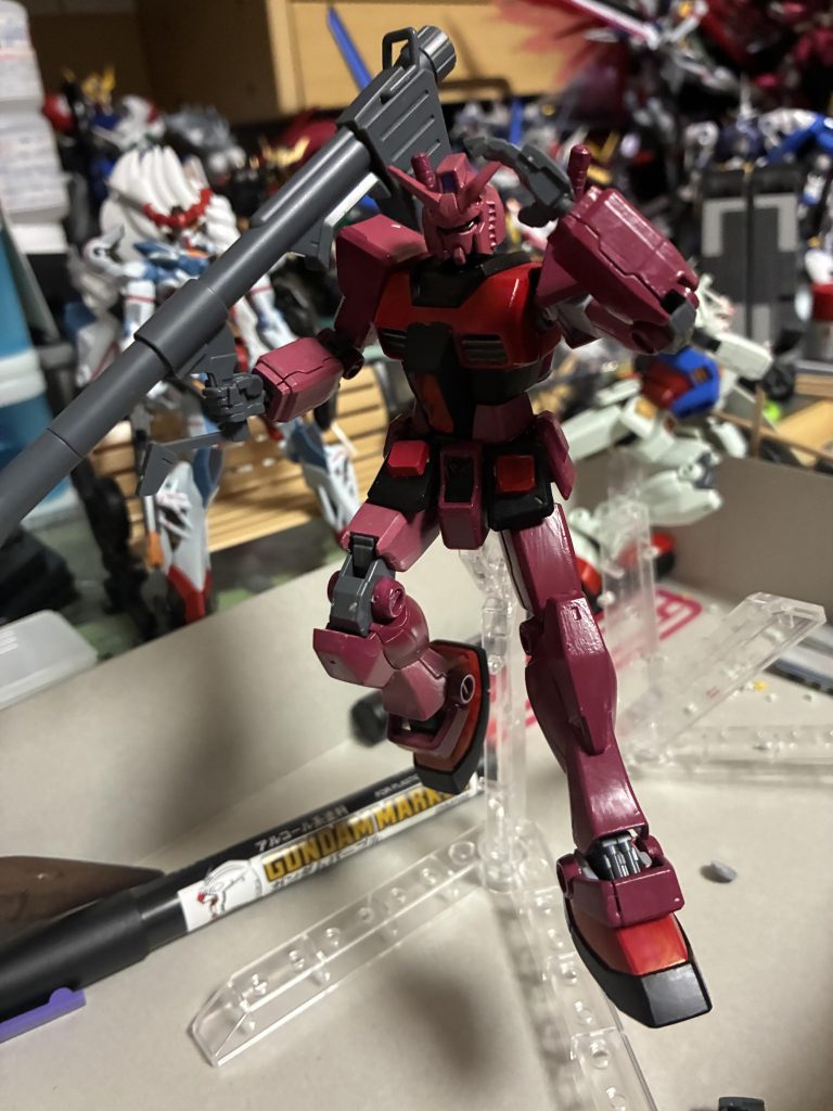 元々のガンダム自体がある程度可動するので最終回を意識した敬礼や…