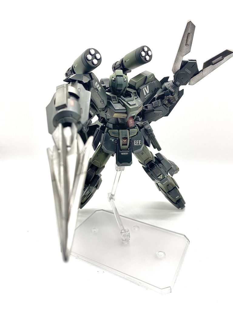 ドリルでの刺突時の1枚。塗装剥げや武器がポロポロと、このポーズが限界です😢