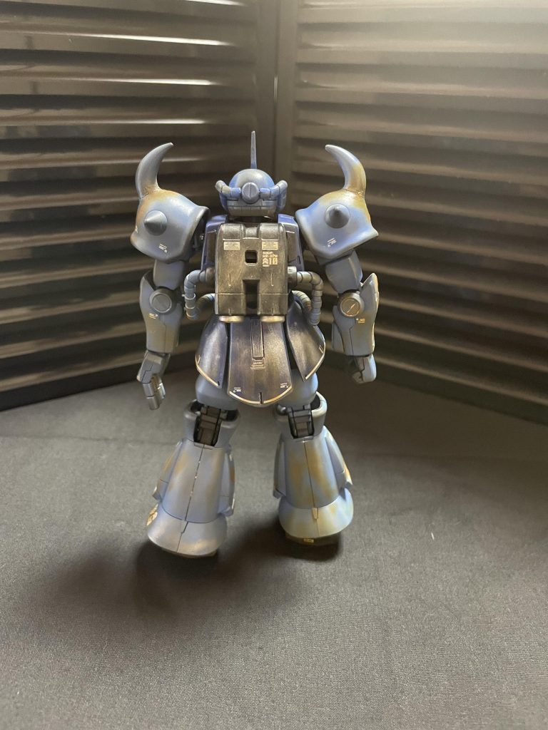 後ろから見るとこんな感じです。脚のバーニアは自作で追加しているから原作と少し違います。