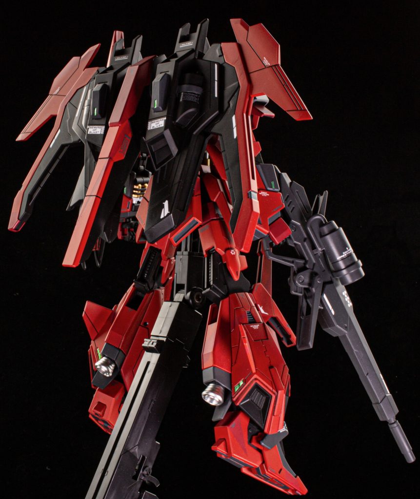 丸みを帯びていたウイング部分はプラ板で延長しエッジを出しています。