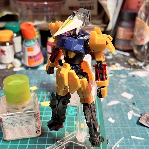 HGのリバイブ百式をベースにFSSのあのメカのモドキを作っています。 （1枚目）