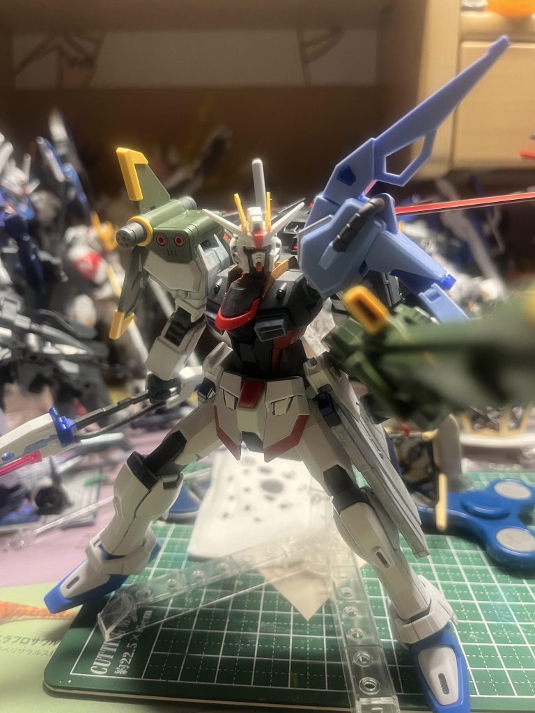 使用キットはベース HGCEフリーダムガンダム腕 HGCEエールストライクガンダム前スカート HGCEライジングフリーダム各ストライカー オプションパーツセット1、2を使用しています