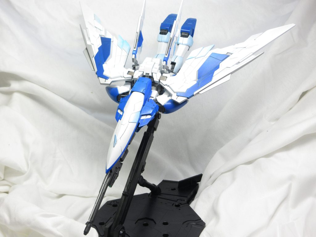 『Xウイングーーー!!アターーーーック!!』 腰を回して劇中通りにX字にも出来ましたが腰の翼が戦闘機の尾翼みたいで気に入ったのでそのままにしてあります。