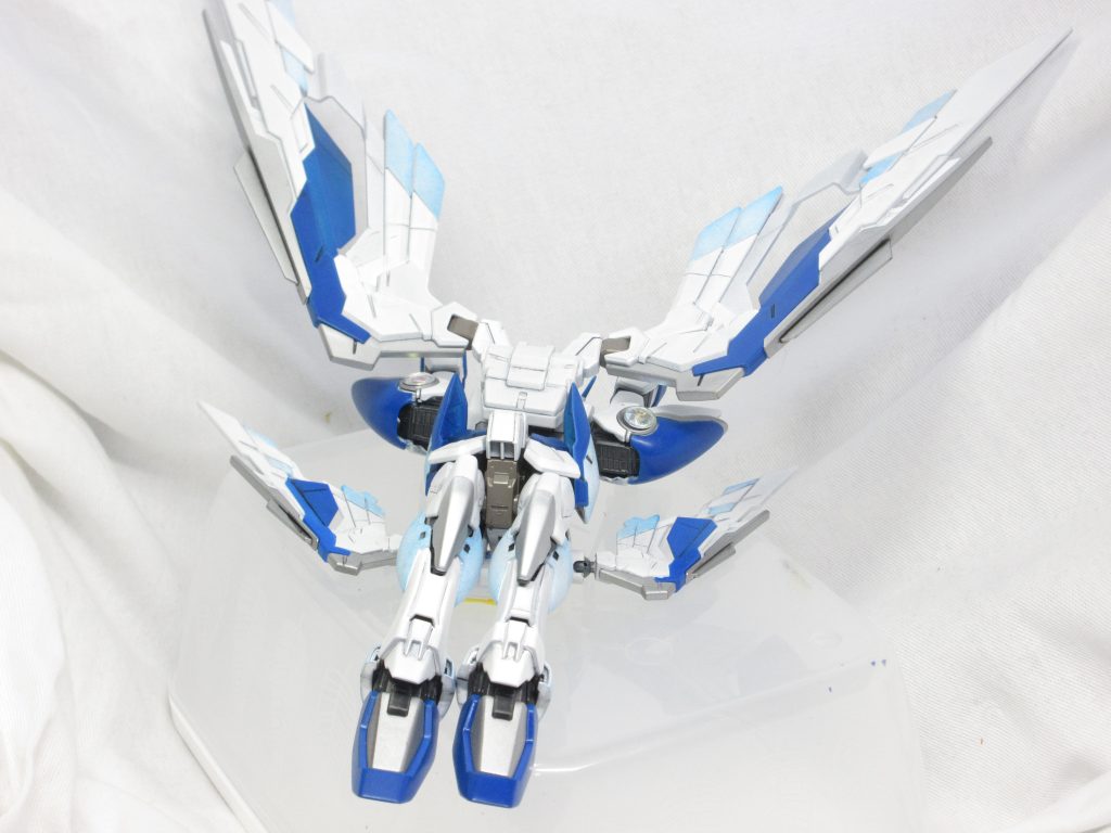 『ところがどっこい!シールドとライフルがなくても…戦闘機形態になれるんだぜ!』