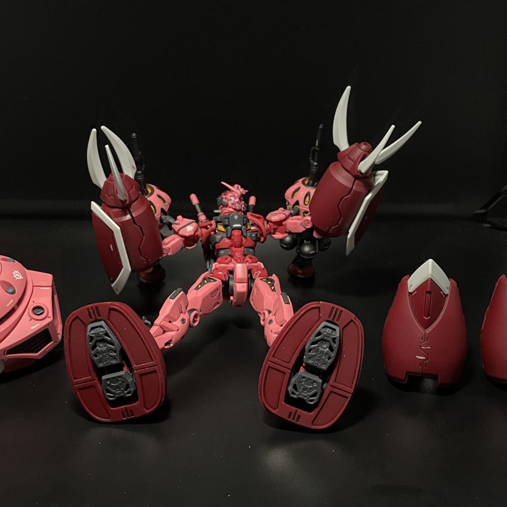 赤いガンダムのスリッパ側も干渉箇所をほんの少し削るとさらにフィット感アップ