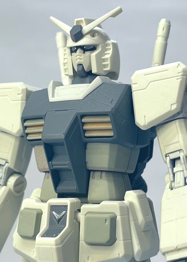 関節部も白いのがジークアクス版の特徴でしょうか。