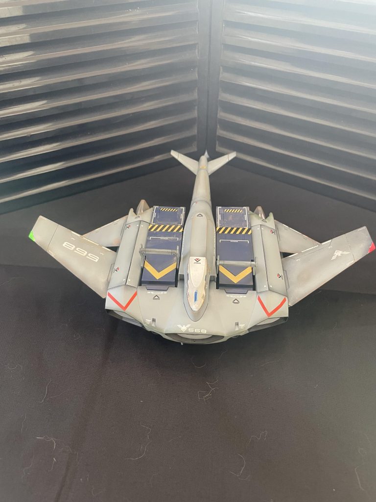 前方の色が白い部分の塗装が上手くいかなかったです…蛍光ブルーってプラモの色で売ってないのかな…探しても無かったからクリアブルーで塗装したけどイマイチです…