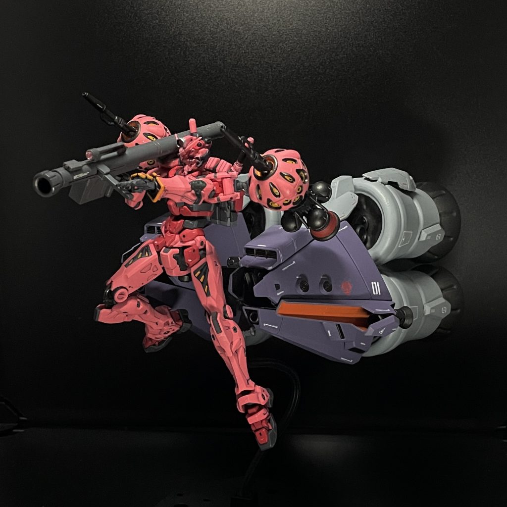 キケロガ本体だけパージして残ったバインダーのみ装備した赤いガンダム高軌道モード個人的にはこのモードのシルエットが好み