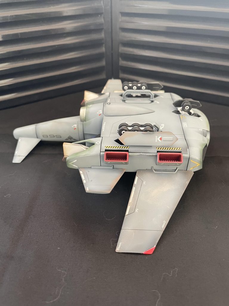 タイヤの塗装が手間がかかりました。小さいパーツの塗装は老眼では苦労します。