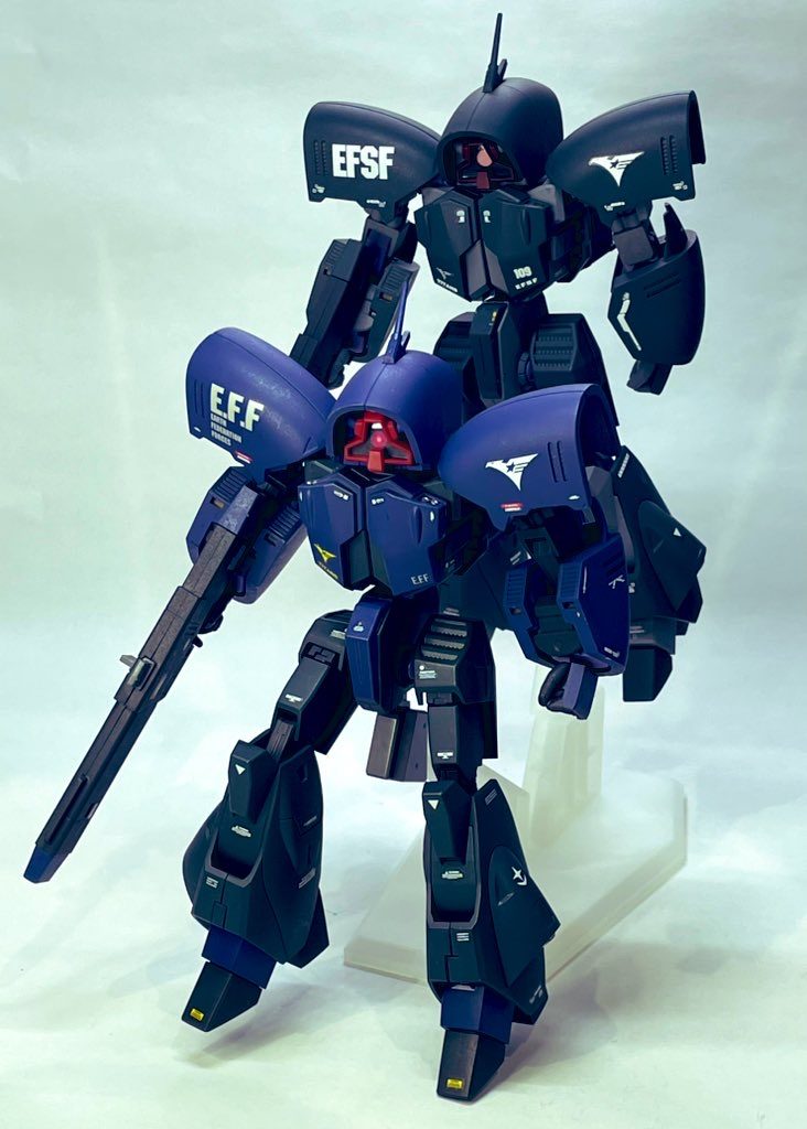 ガザC付属のパーツを使えば並べてディスプレイも可能でした。