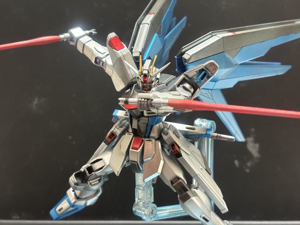 なら僕は…君を撃つ!!SEEDDestinyのセイバー斬り いかがでしたでしょうか。今回の反省はメッキシルバーはワンポイントで使った方がいいって事がわかりましたね。それでもかなり上手くできたんじゃないかと思います。それでは、次回の作品でお会いしましょう。ご覧いただきありがとうございました!