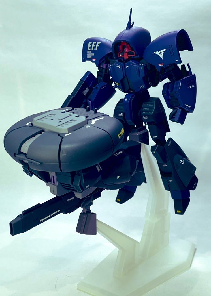 よく変型前、変型後を並べて飾りたいという声をききますがアッシマーはなんかうまくディスプレイできない。やっぱりZやデルタプラスみたいな飛行機型の方がさまになるかも(センスの問題か?)