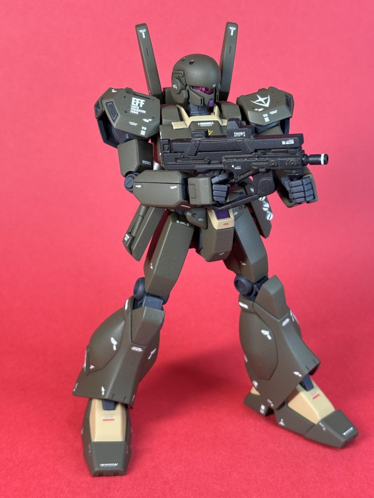 エコーズジェガンより色が濃ゆいバイザー。