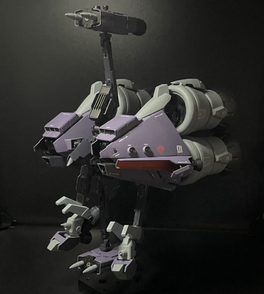 さて変形シークェンス1まずはMAからMSへの中間形態ゲテモノモード脚を内側に閉じて爪を開いてガウォークモード